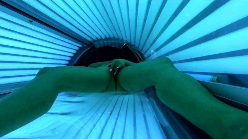 Голые девушки в солярии